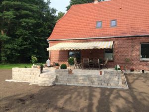 Terrassengestaltung mit einer Trockenmauer, Dirk Prothmann Garten- und Landschaftsbau, Hille