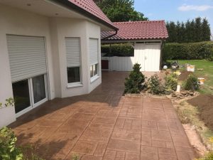 Terrassengestaltung mit Prägebeton, Dirk Prothmann Garten- und Landschaftsbau, Hille
