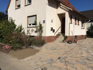 Parkflächen an einem Zweifamilienhaus, Dirk Prothmann Garten- und Landschaftsbau, Hille