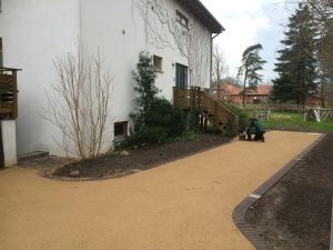 Wassergebundene Wegedecke in beige, Dirk Prothmann Garten- und Landschaftsbau, Hille