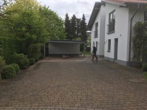 Reinigen und versiegeln einer 15 Jahre alten Hoffläche, Dirk Prothmann Garten- und Landschaftsbau, Hille